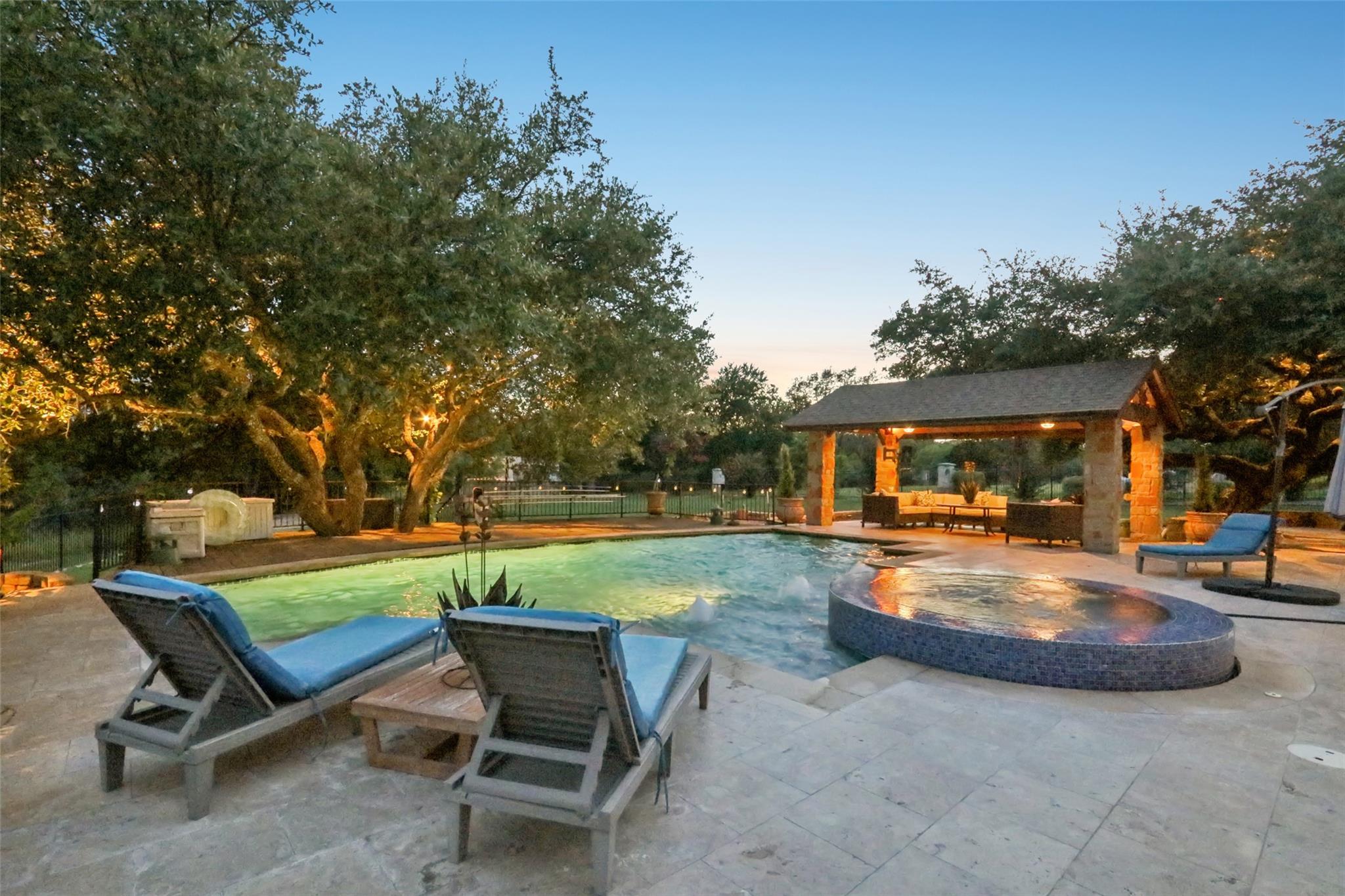 122 Silverstone DR