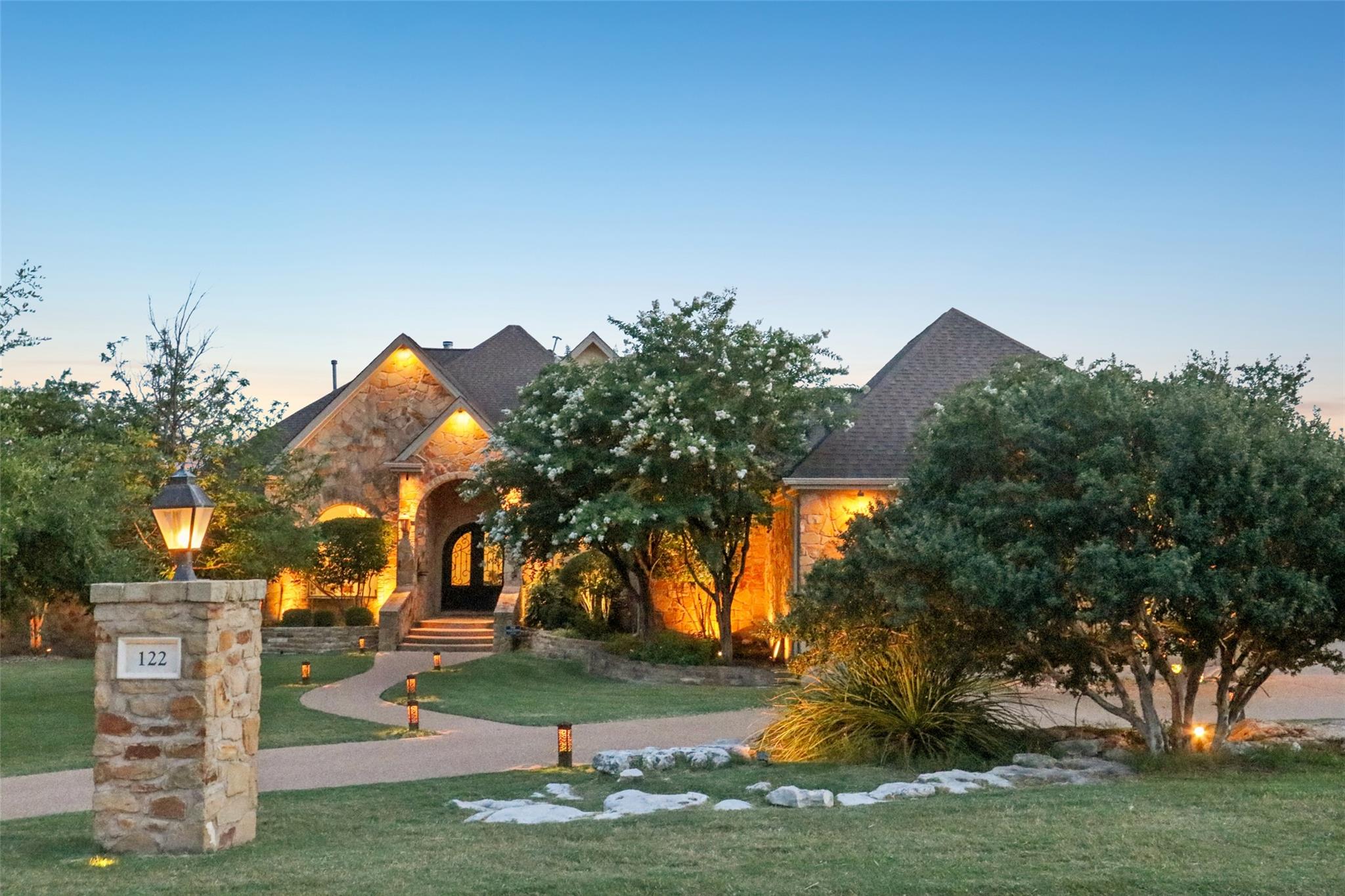 122 Silverstone DR