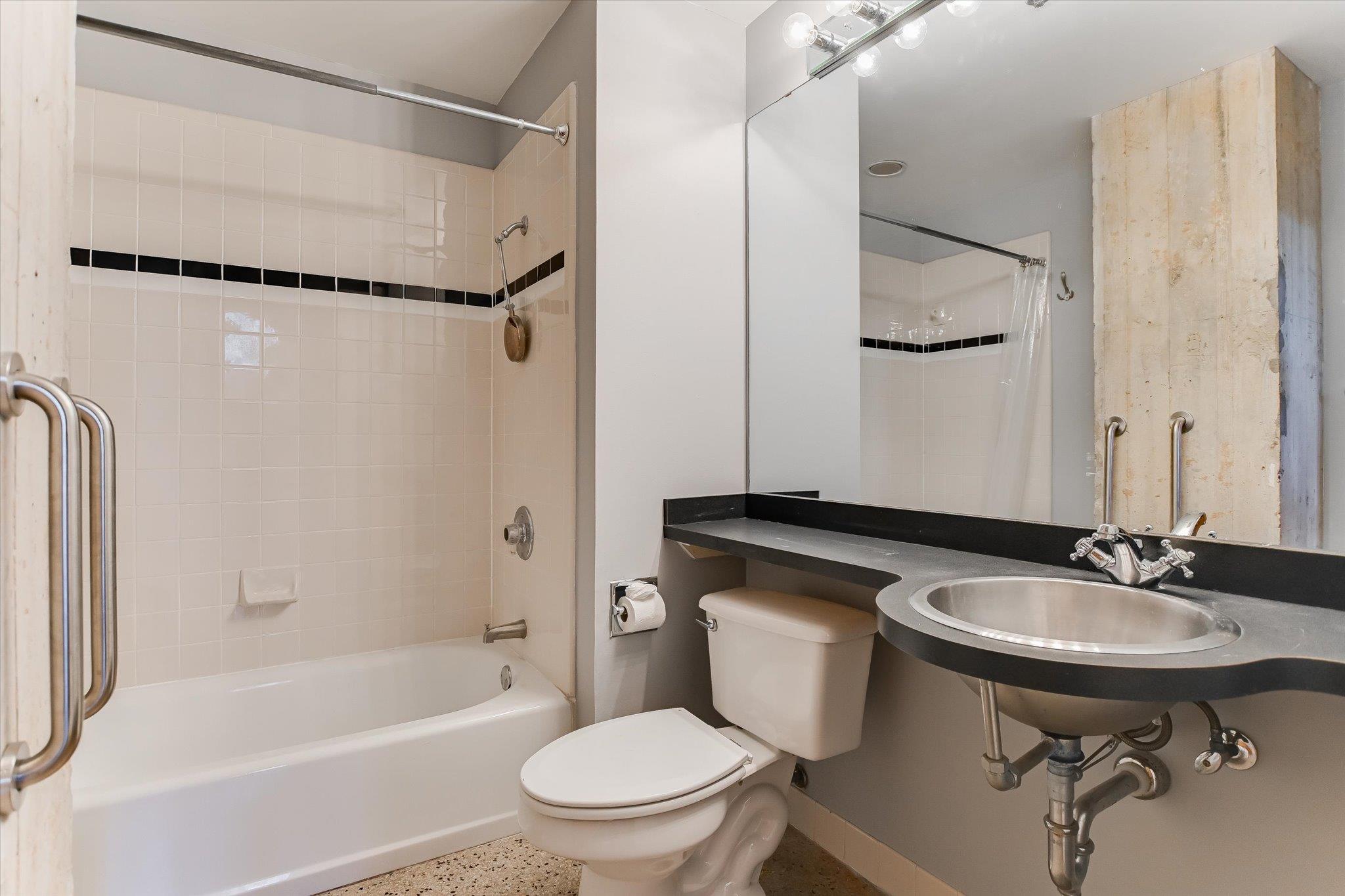 Austin, Texas 78701, United States, 1 Bedroom Bedrooms, ,1 BathroomBathrooms,Residential,Active,232052