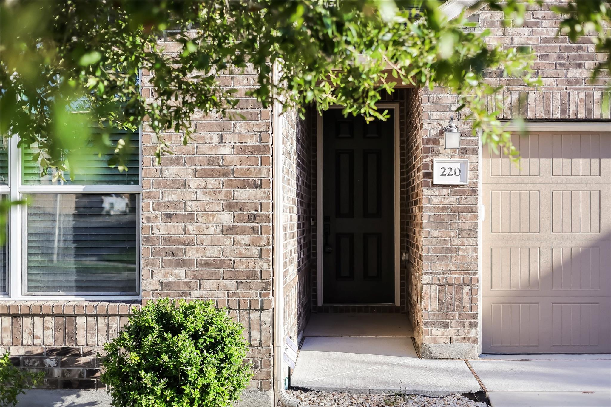 220 Rocroi DR