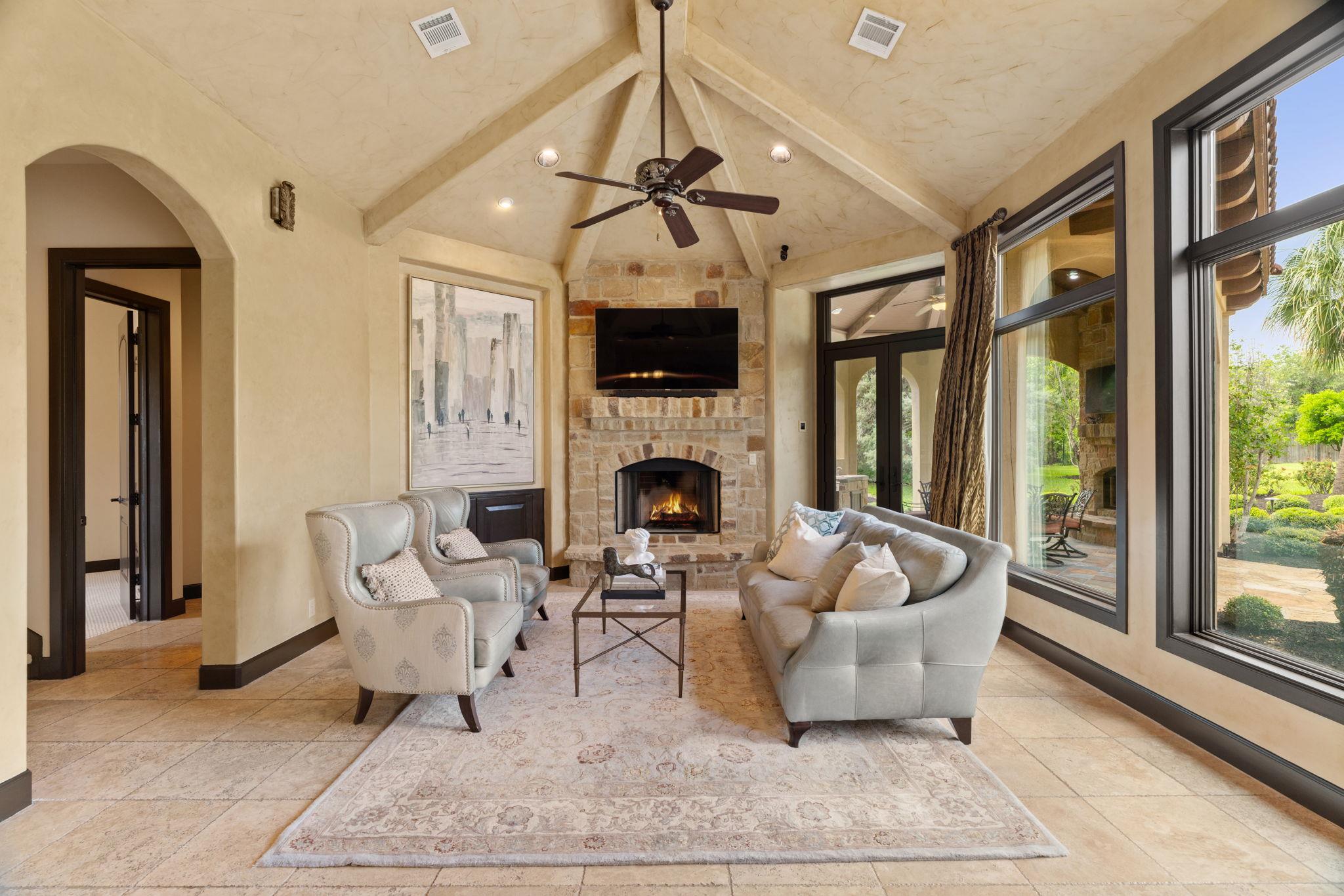 206 BELLA CIMA DR
