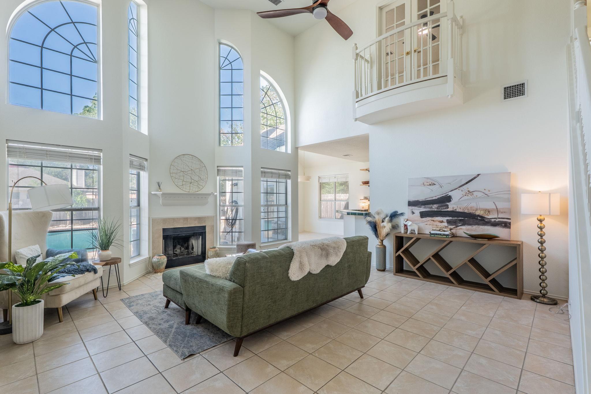 901 Savanna LN