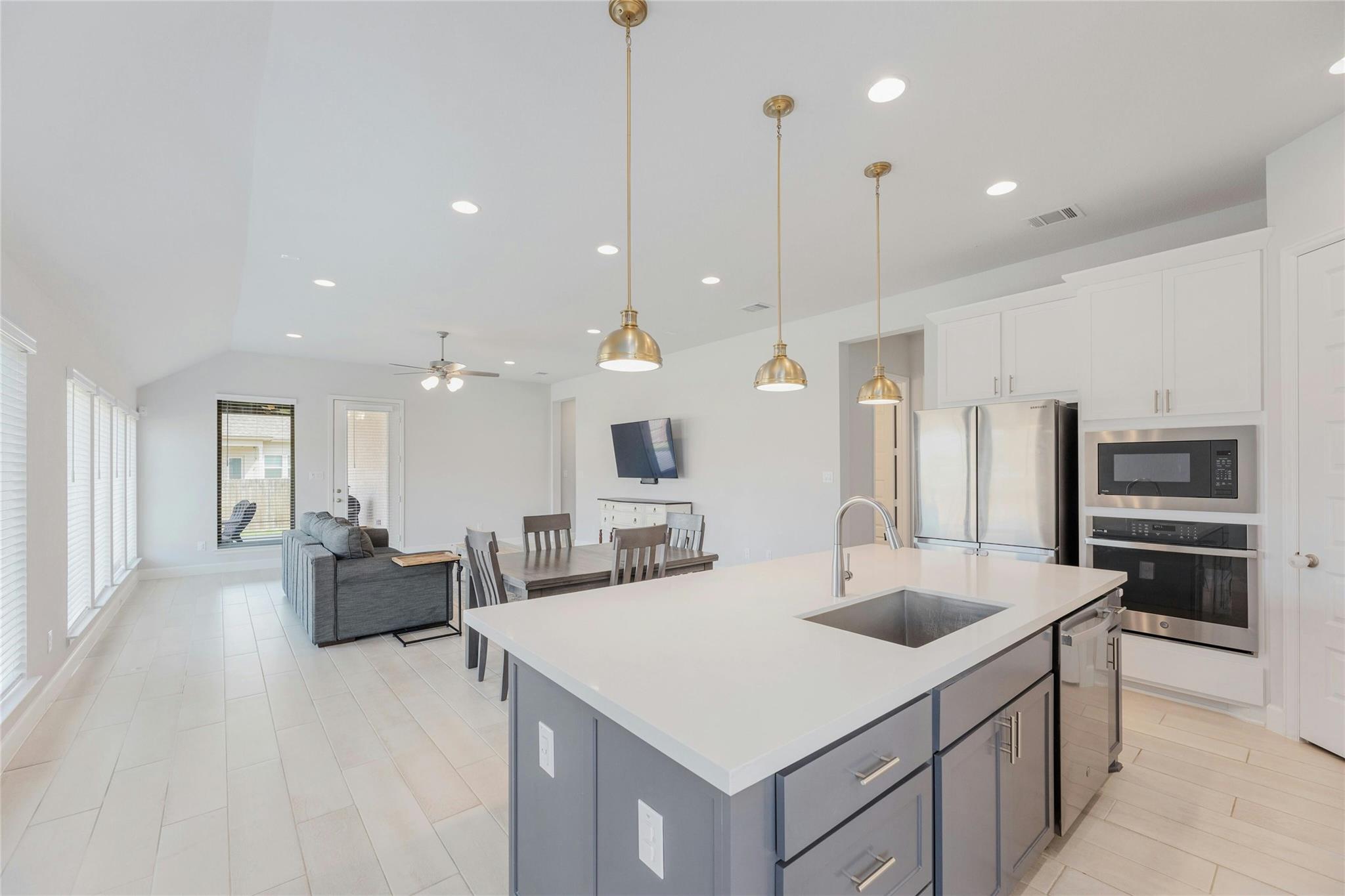 14525 Kira LN
