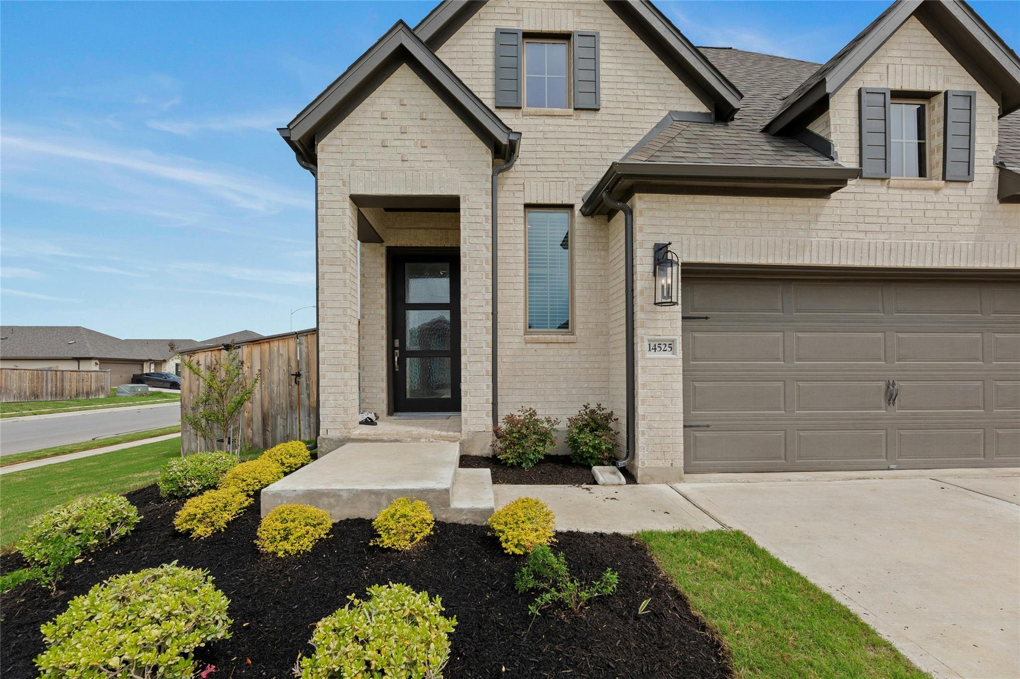 14525 Kira LN