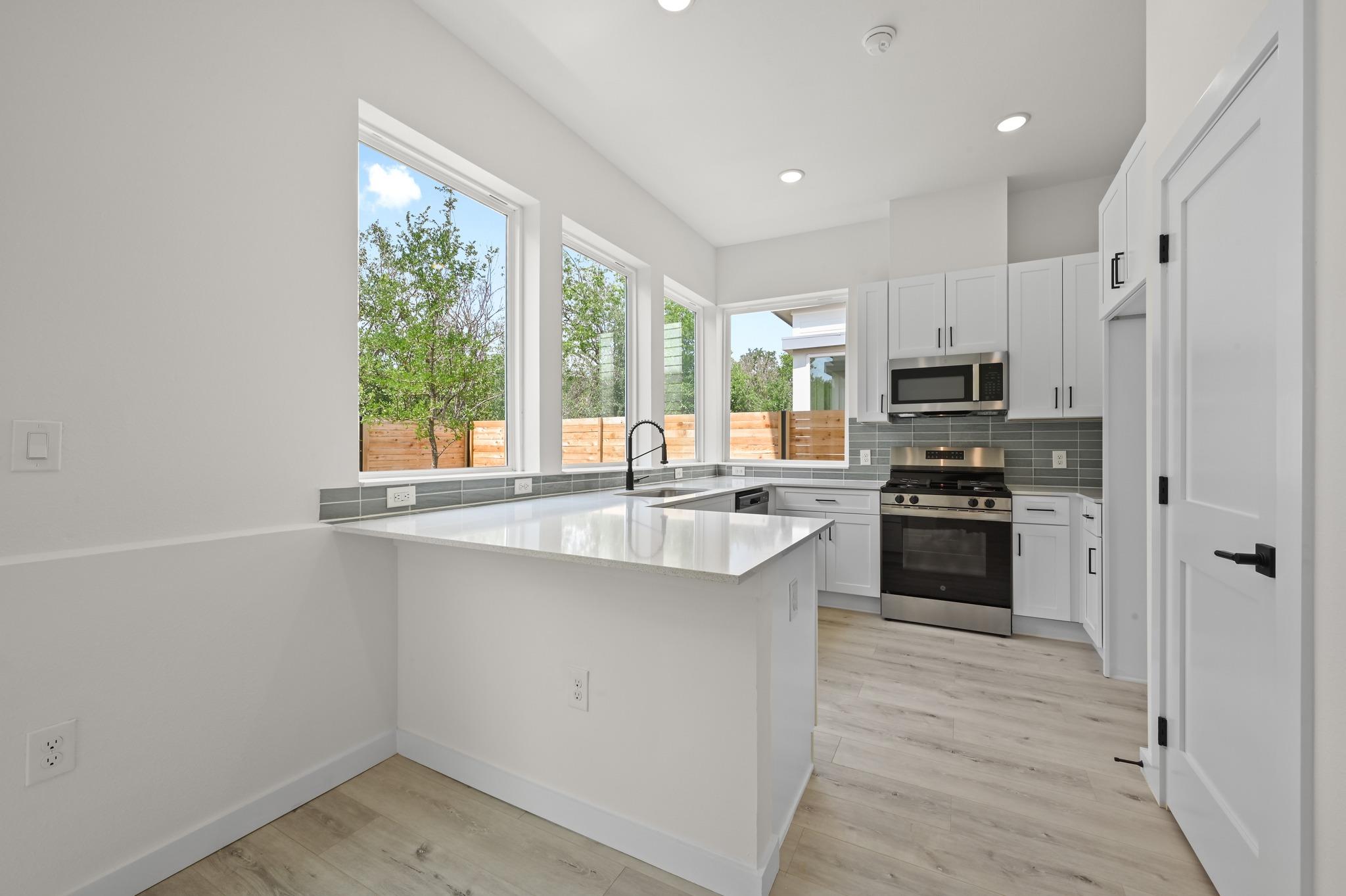 2000 Riverside Farms RD 18101