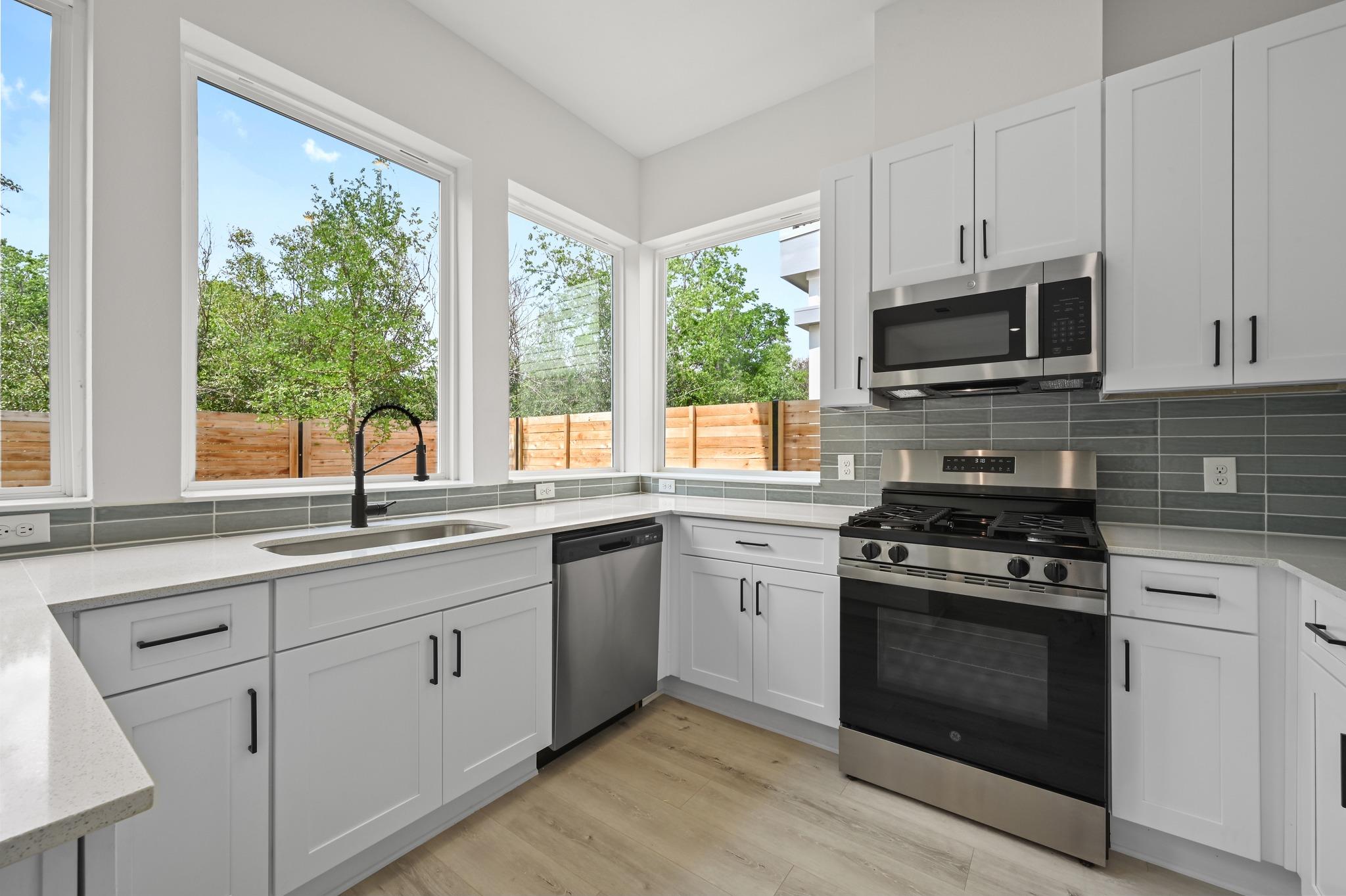 2000 Riverside Farms RD 18101