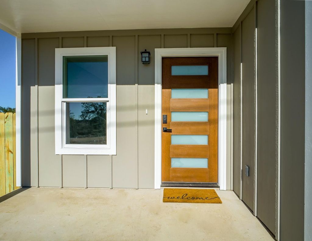 Photo of 303 Cedarhill DR, Granite Shoals, TX 78654 (MLS # 3027968)