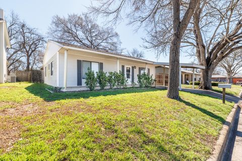 Photo of 218 W 6th ST, Shiner, TX 77984 (MLS # 1236750)