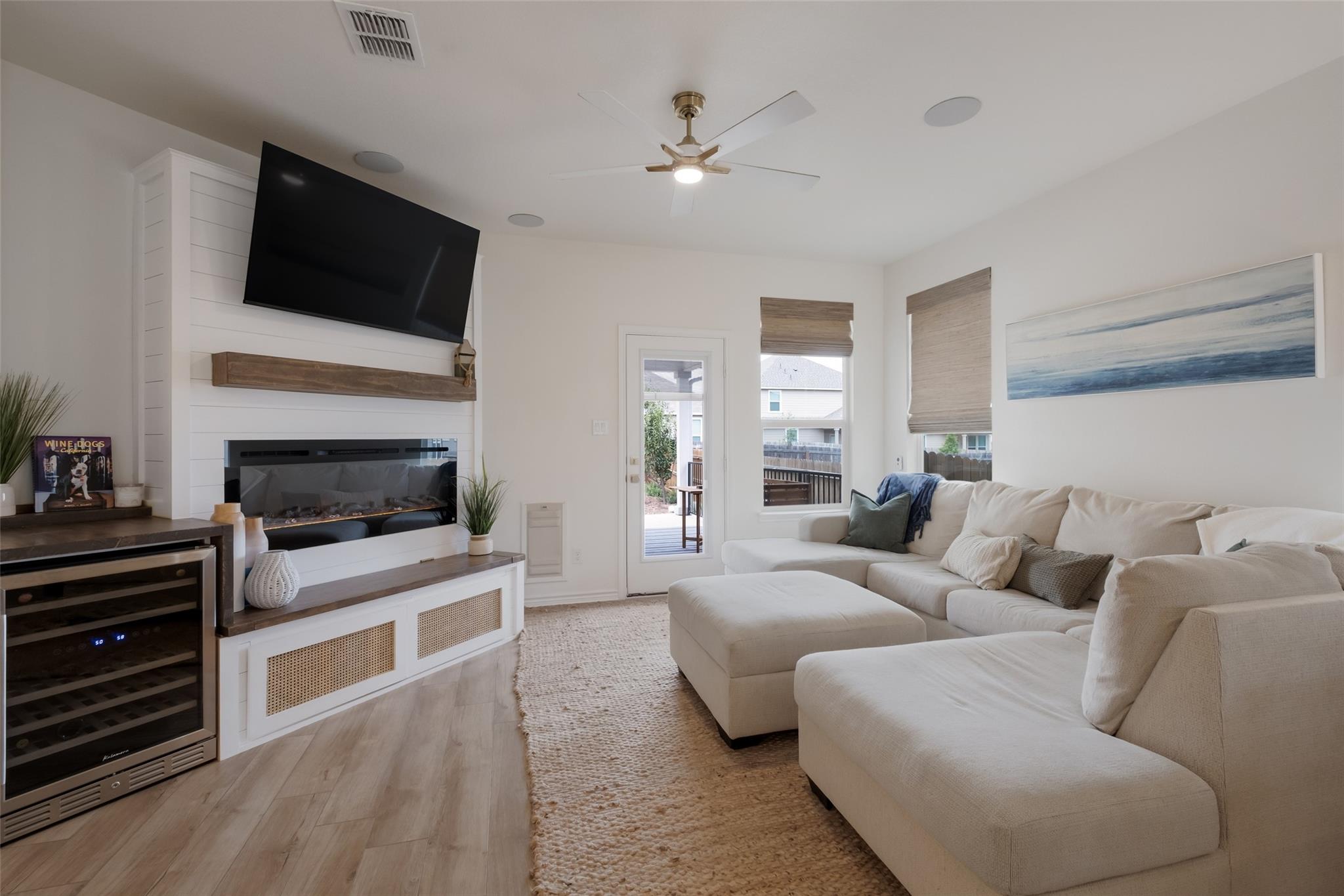 215 W Granite Shores DR, Boerne
