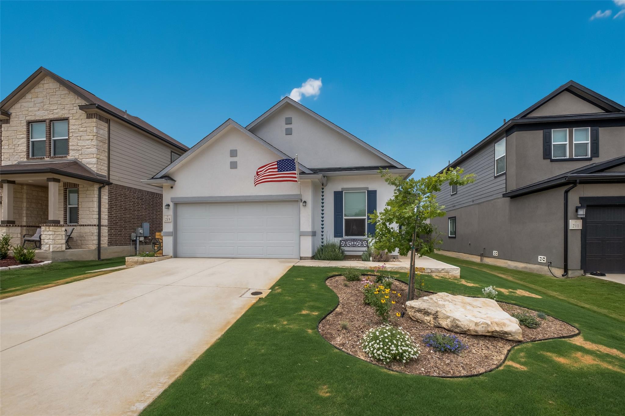 215 W Granite Shores DR