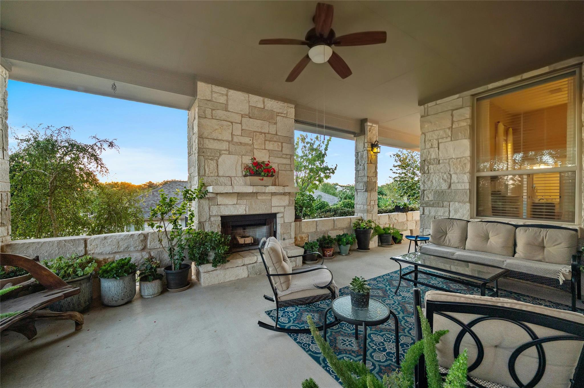 201 Greenridge LN