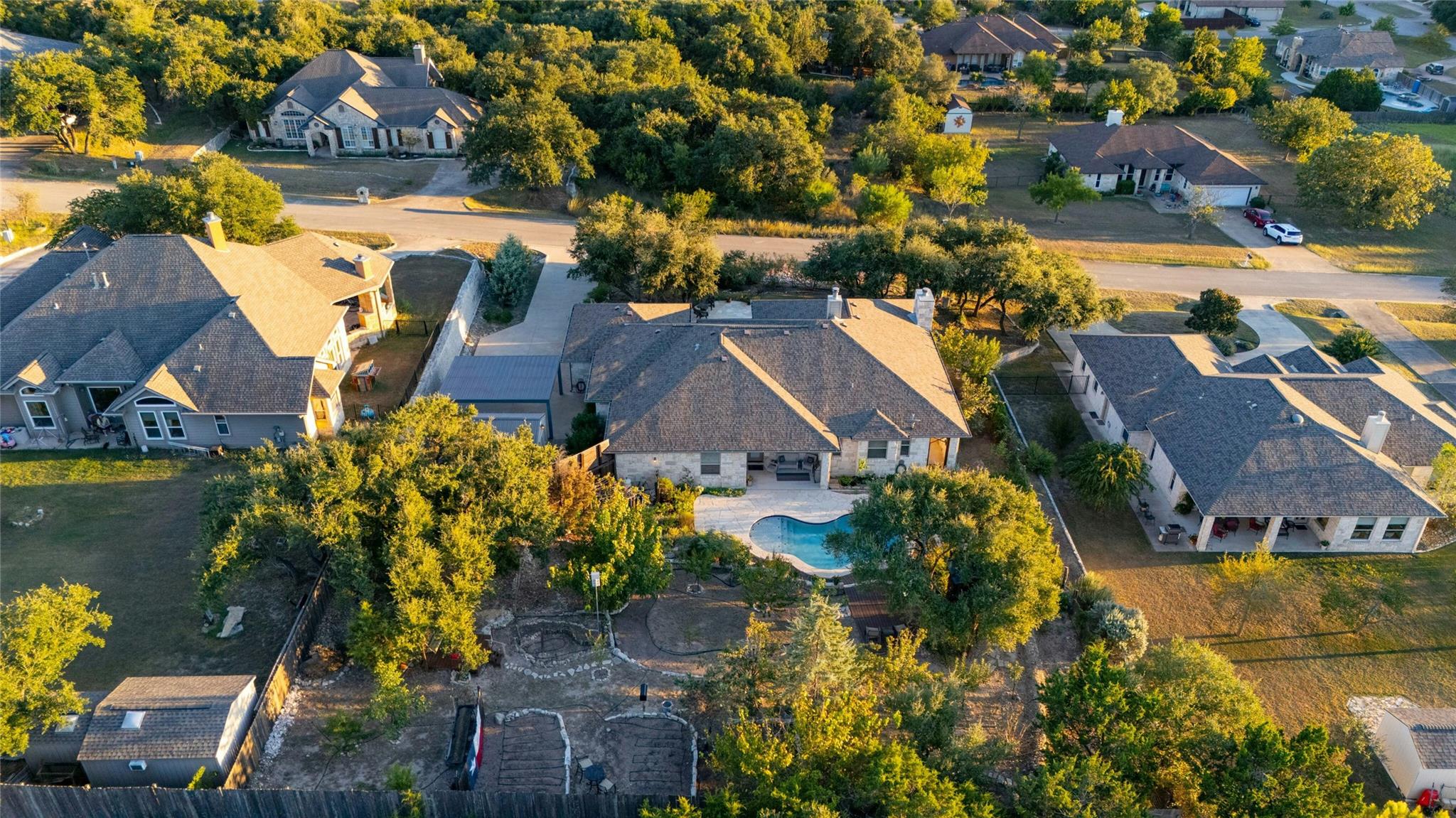 201 Greenridge LN