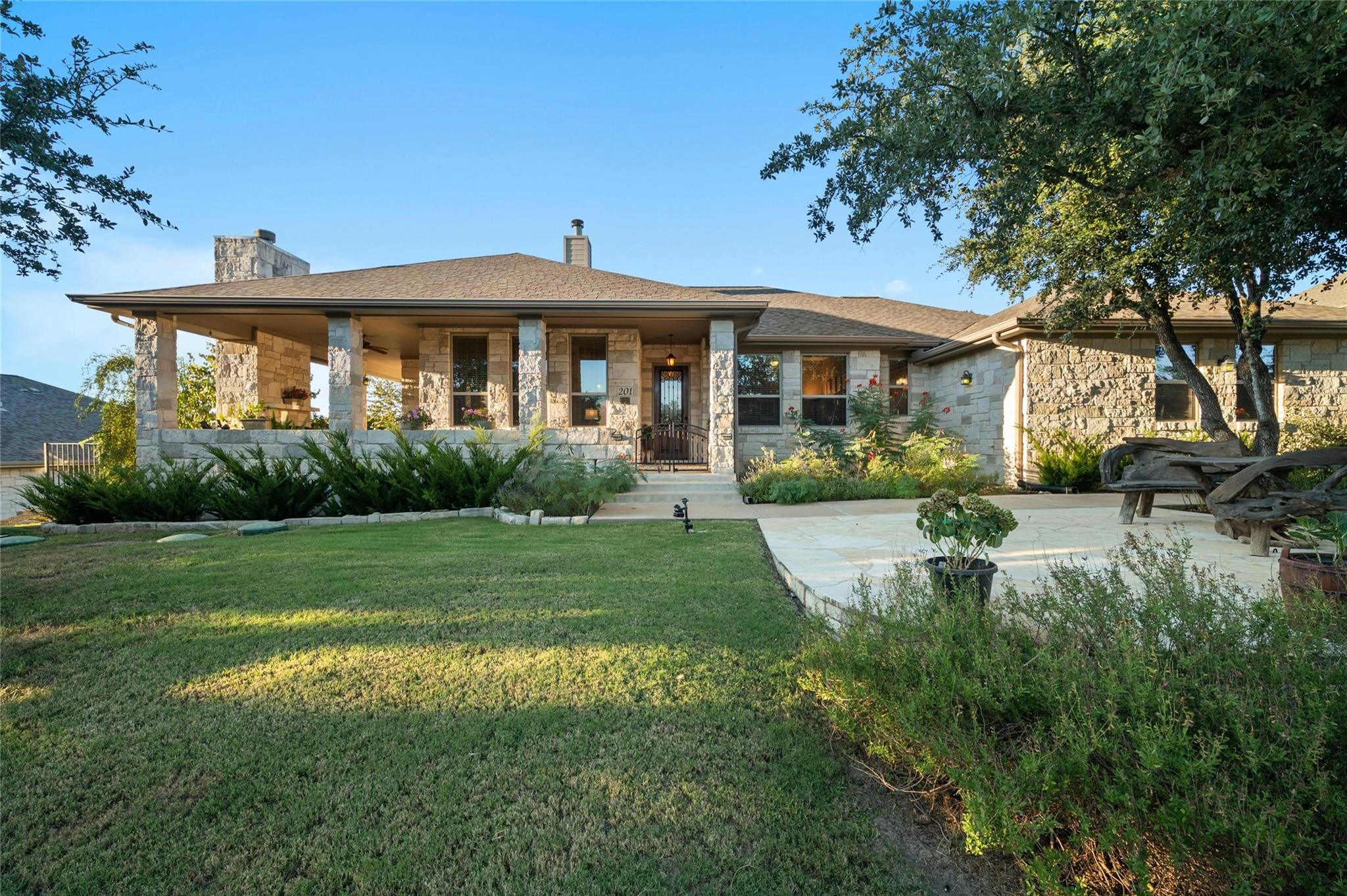 201 Greenridge LN