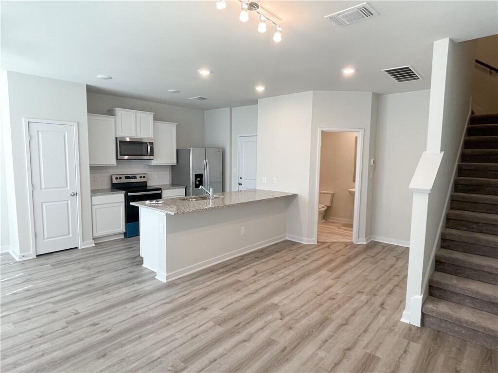 605 W South ST 36