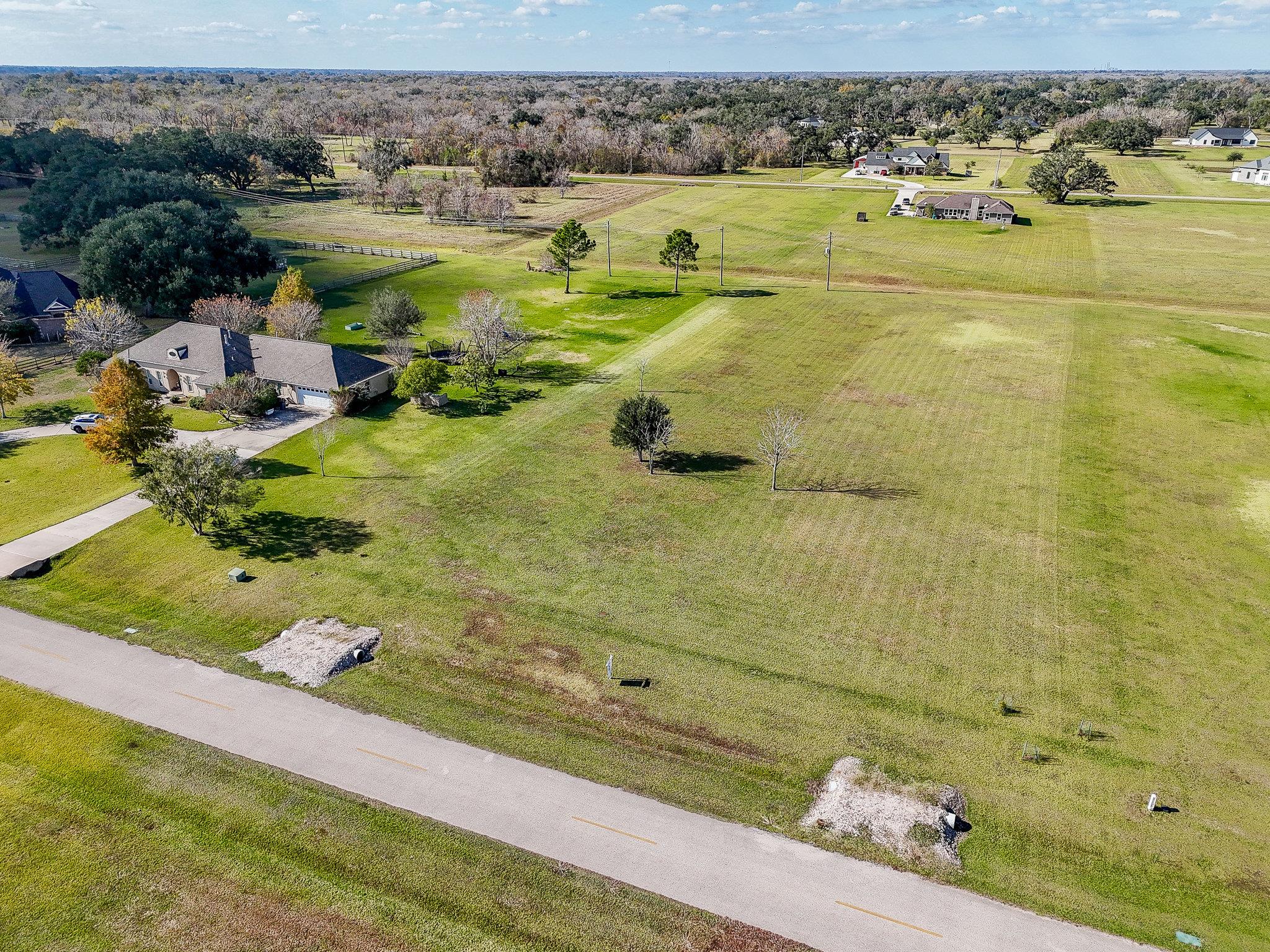 702 Comanche Trail DR