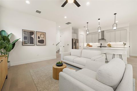 Tiny photo for 1702 Pennsylvania Ave, Austin, TX 78702 (MLS # 8259557)