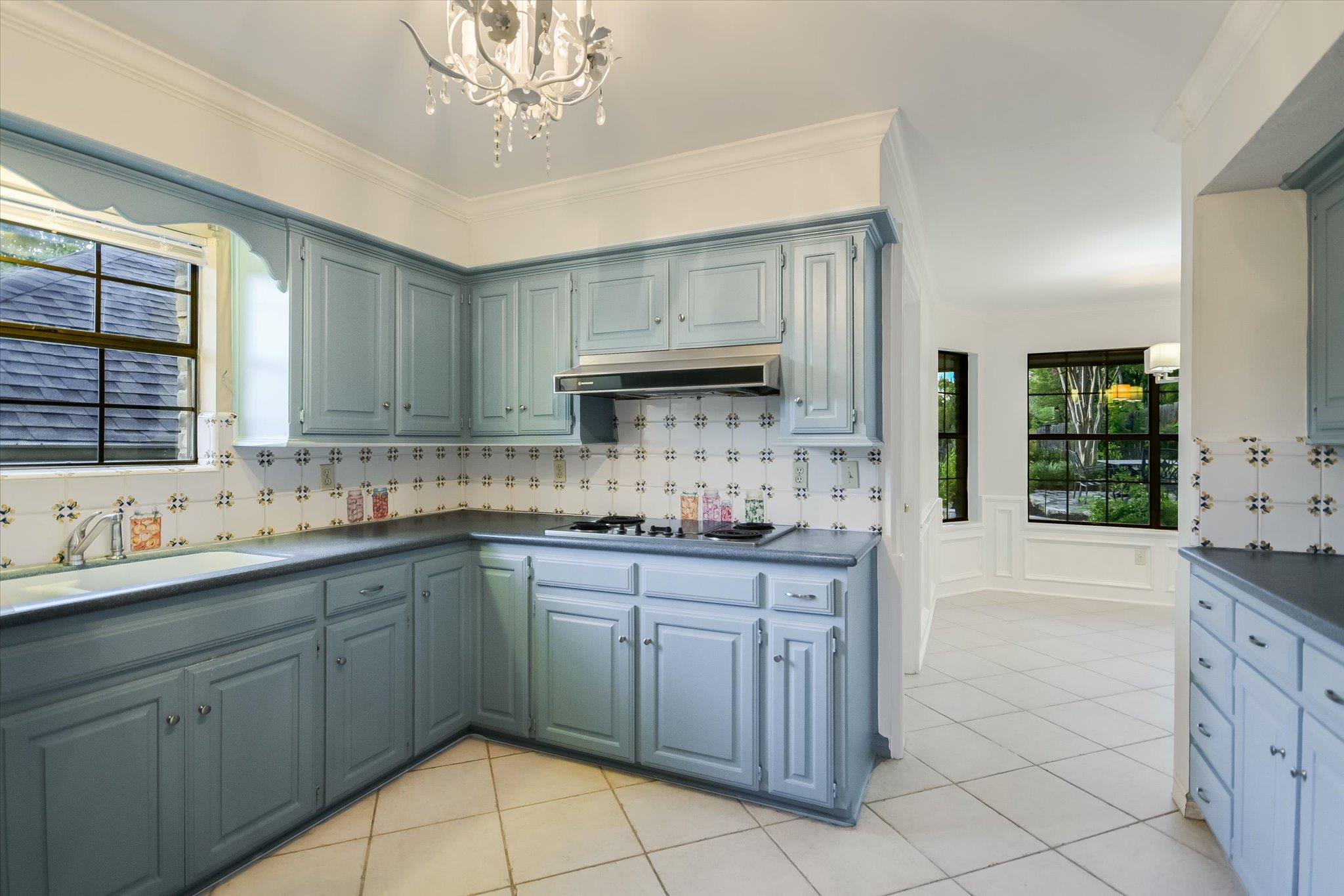 Austin, Texas 78746, United States, 4 Bedrooms Bedrooms, ,3 BathroomsBathrooms,Residential,Pending,183993