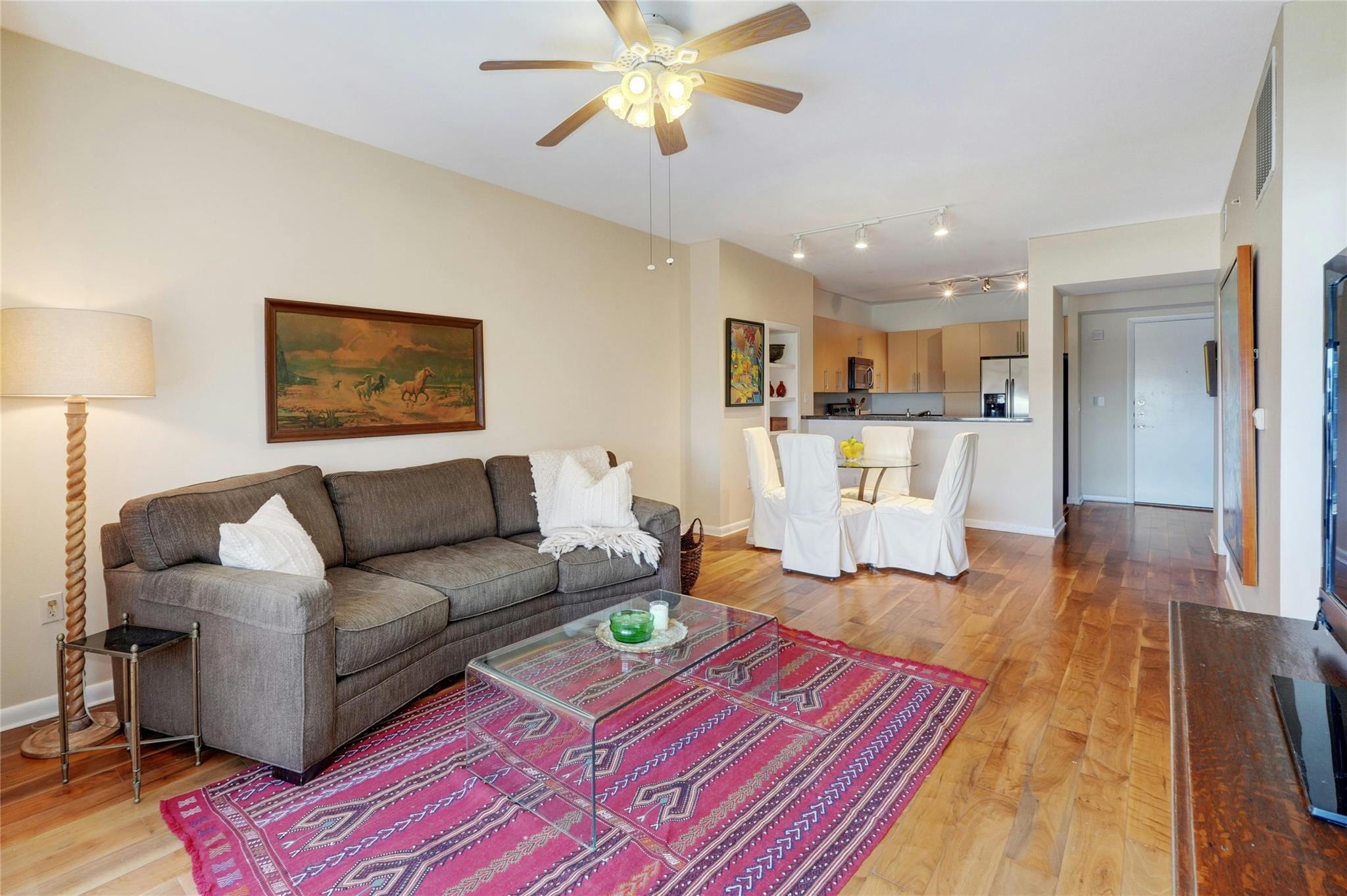 54 Rainey ST 1017