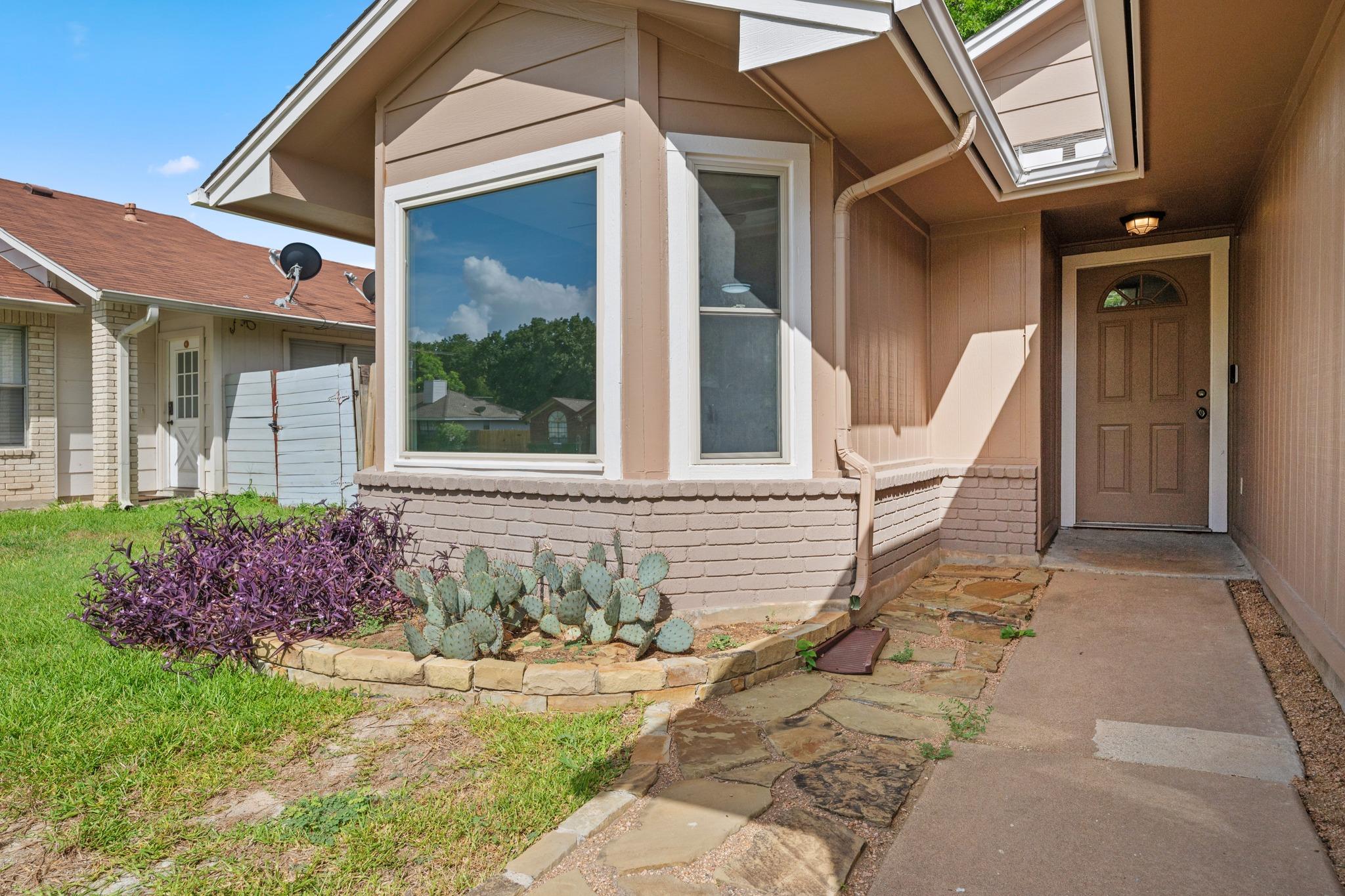 Photo 1 of 23 — 16308 Parkway DR, Pflugerville, TX 78660
