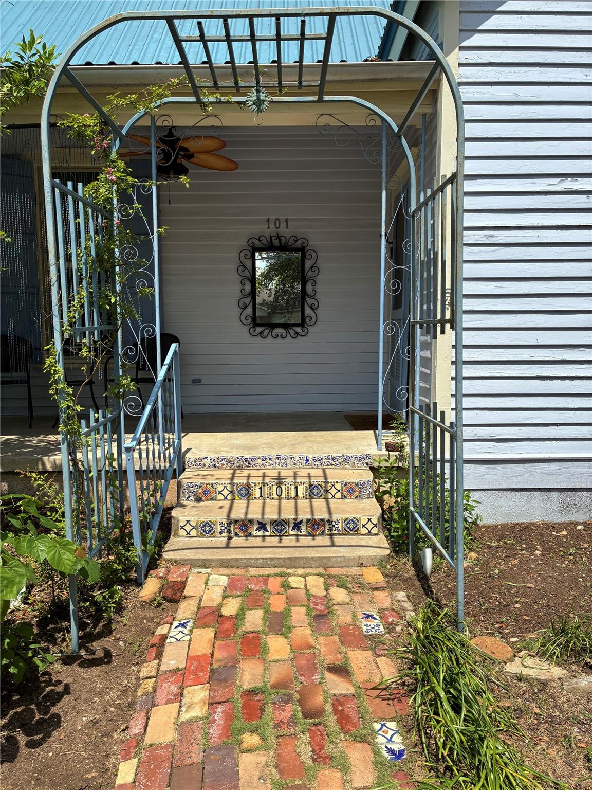 101 Short ST