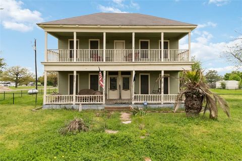 203 Grover ST Ellinger TX 78938