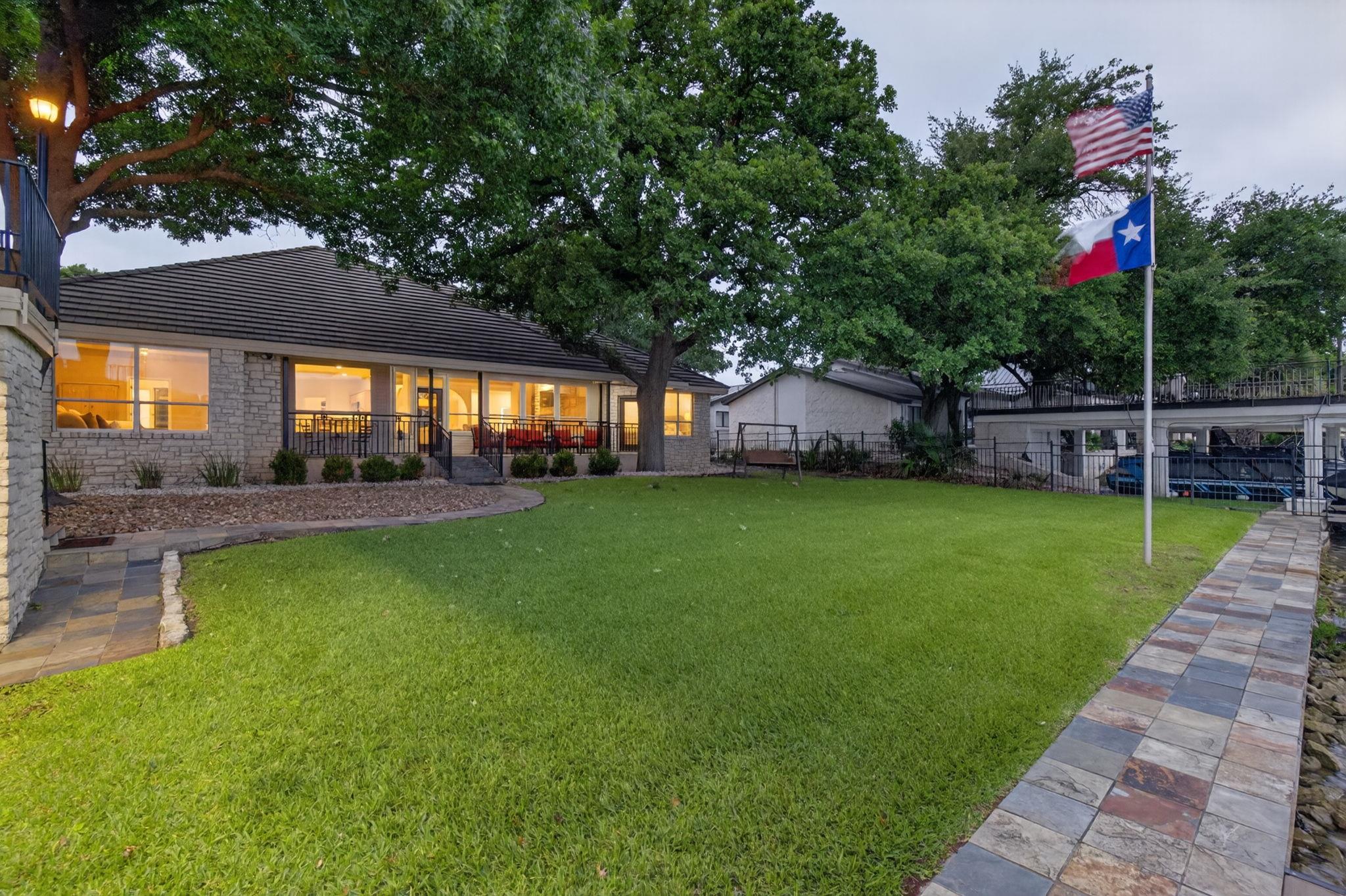 909 Red Sails DR