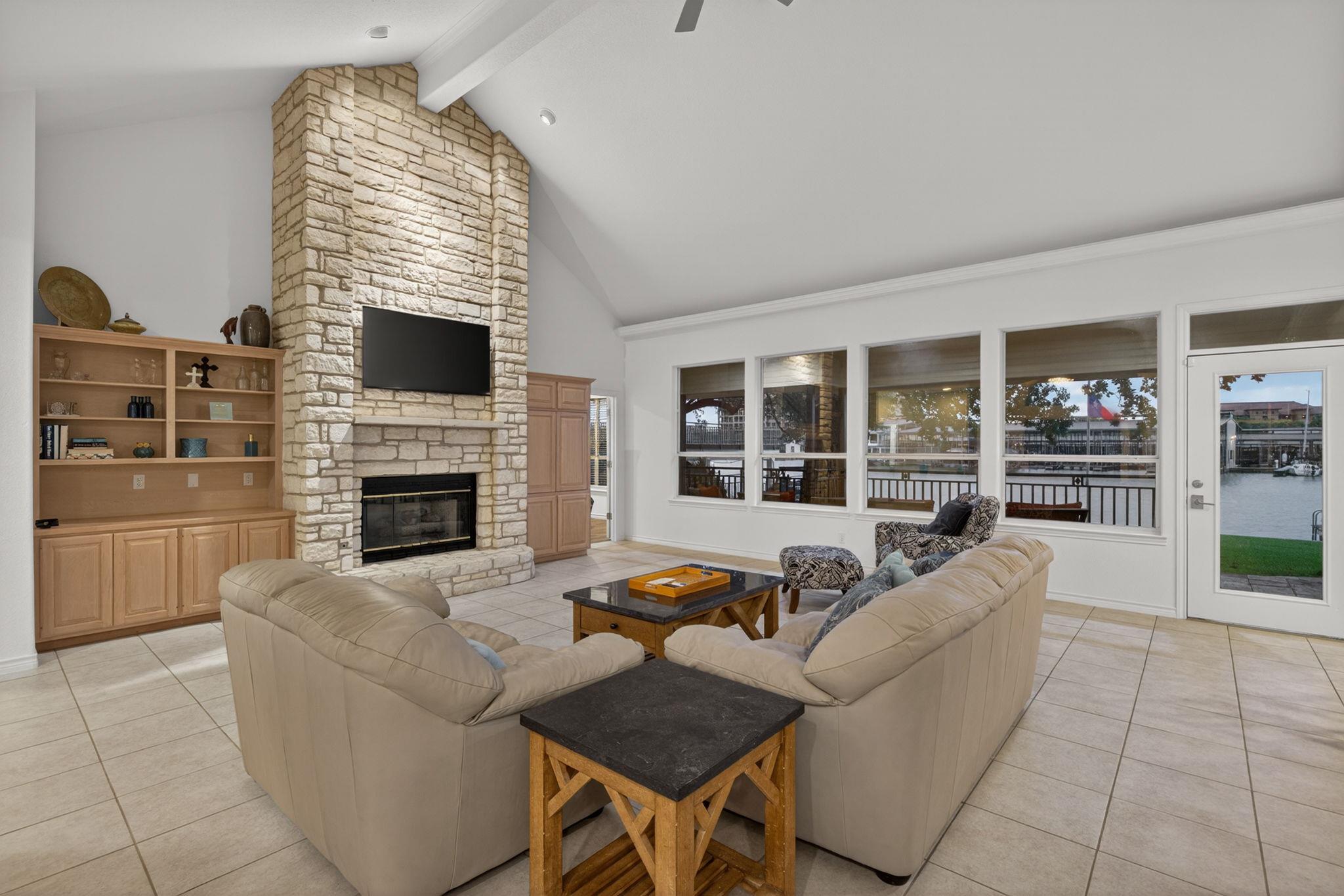 909 Red Sails DR