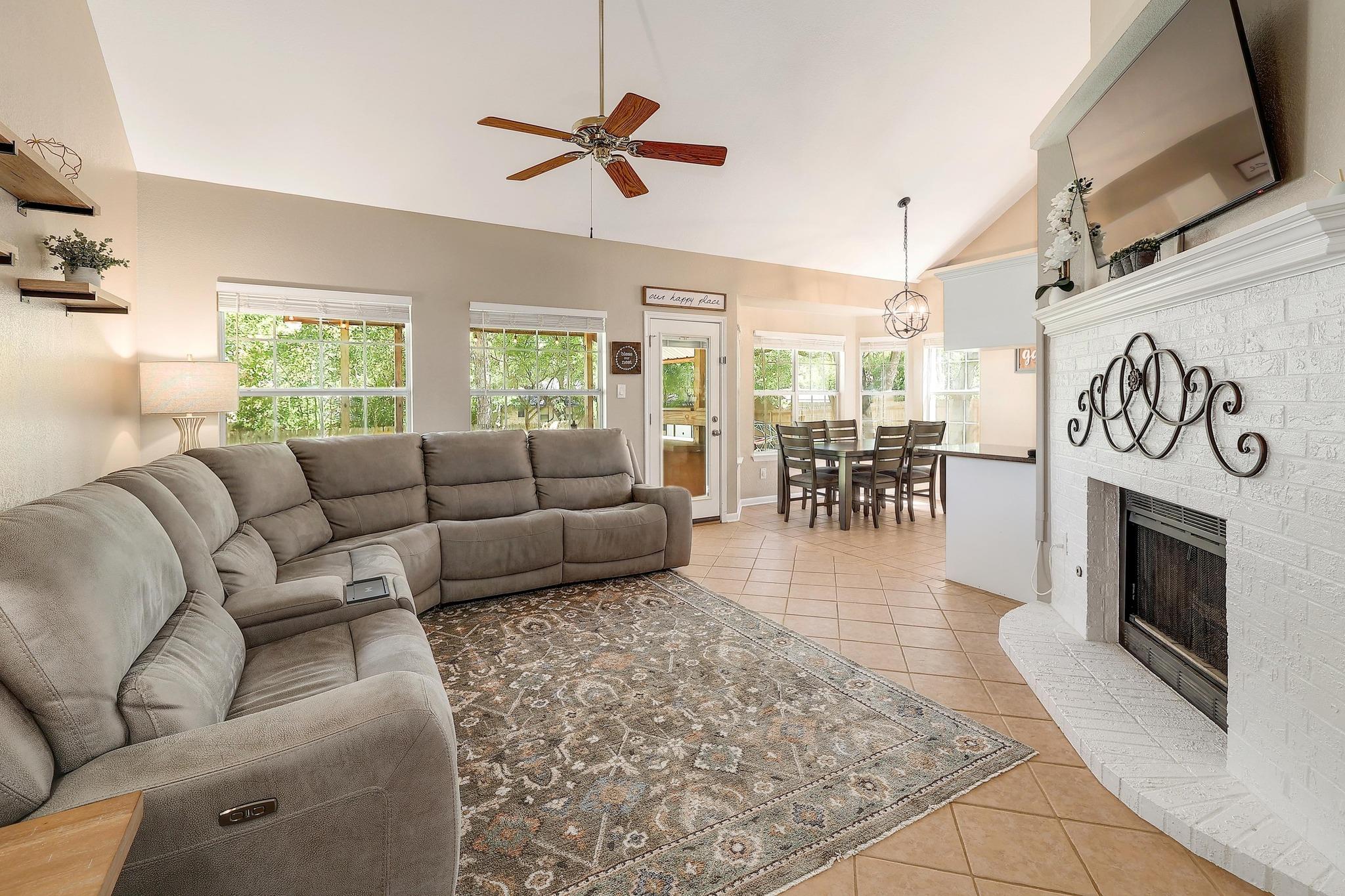 208 John Thomas DR
