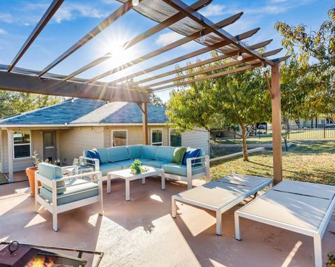 Photo of 20700 Deep Creek Crk, Lago Vista, TX 78645 (MLS # 9856160)