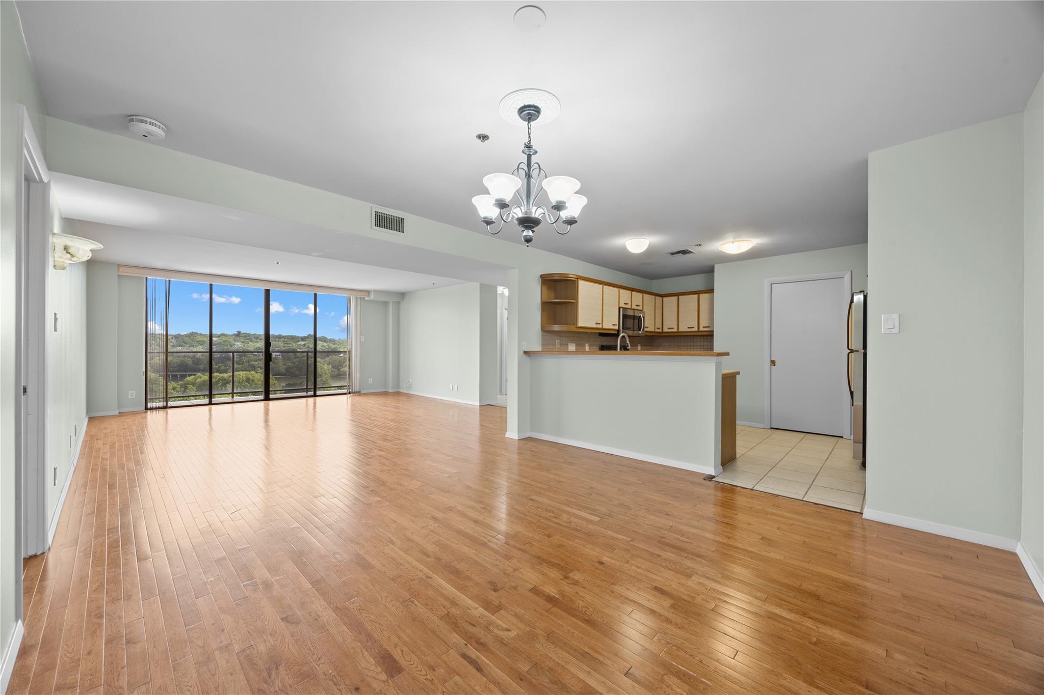 40 N Interstate 35 Highway 8C4