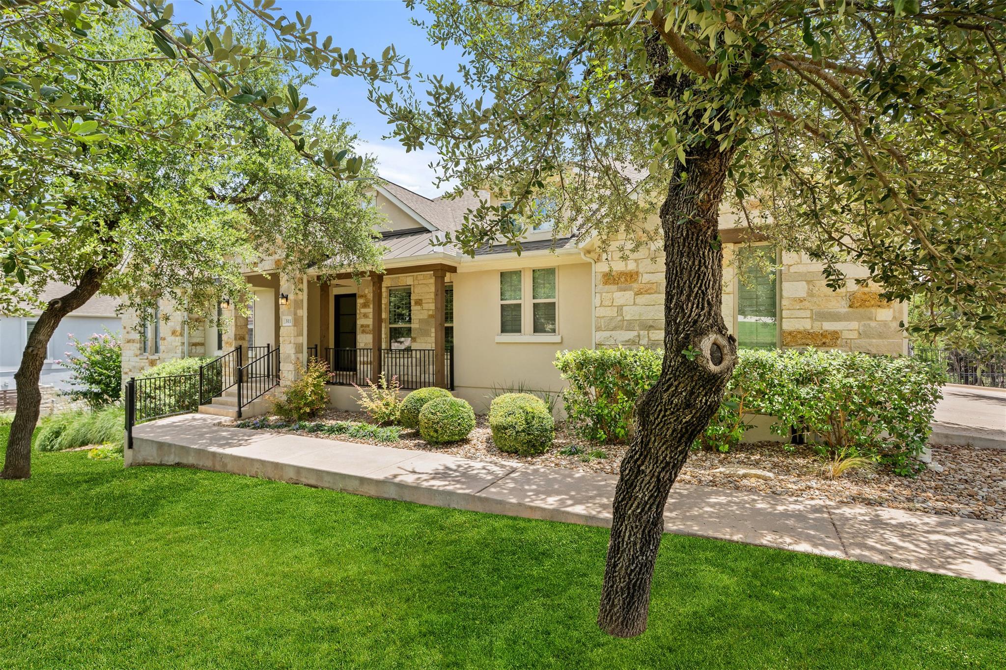 311 Lodestone LN