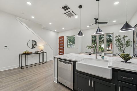 Tiny photo for 2811 Zach Scott ST, Austin, TX 78723 (MLS # 8286104)