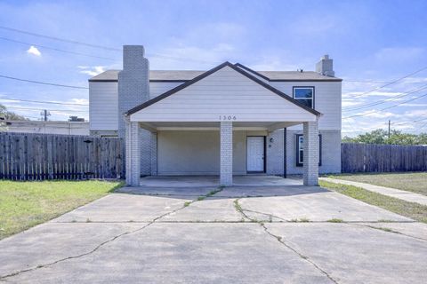 1306 E Saint Johns Ave Austin TX 78752