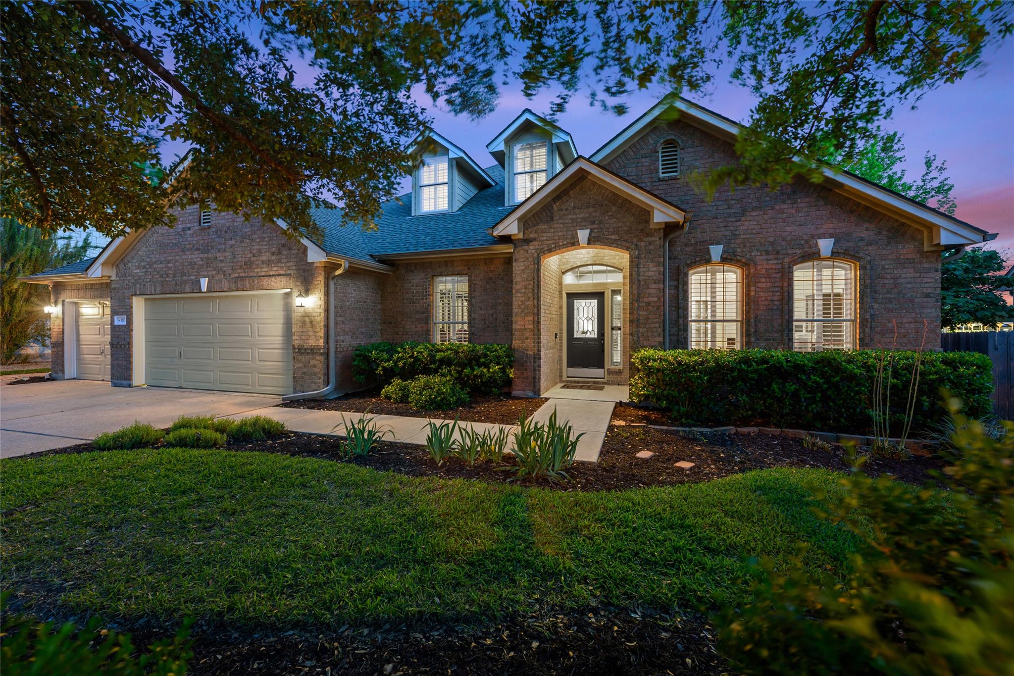 3117 Goldenoak CIR