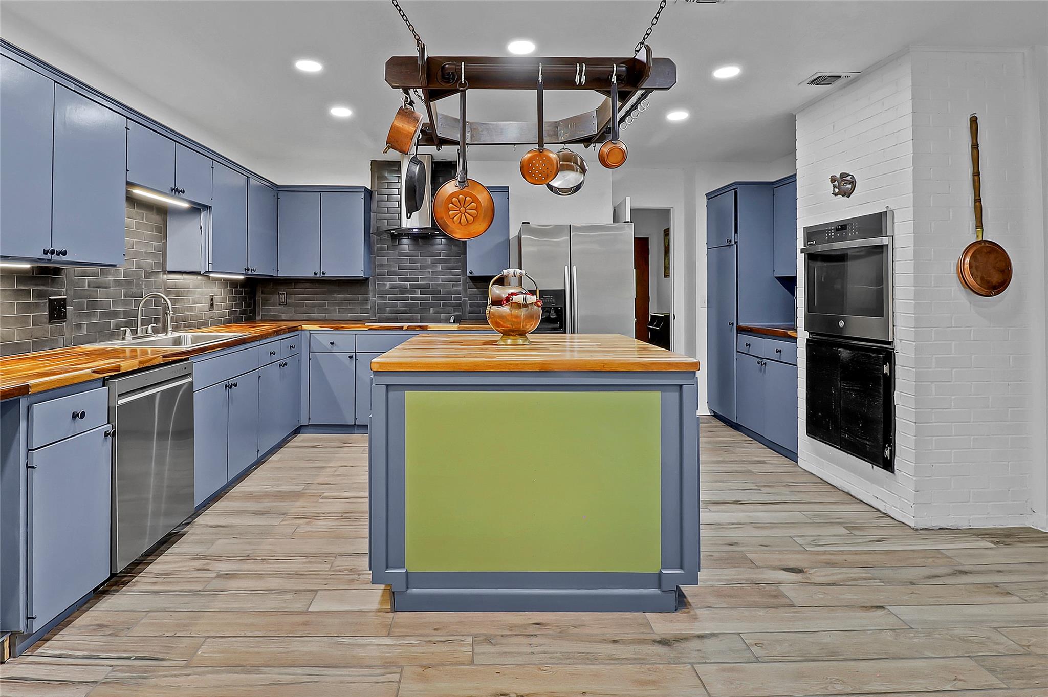 122 W Sierra CIR