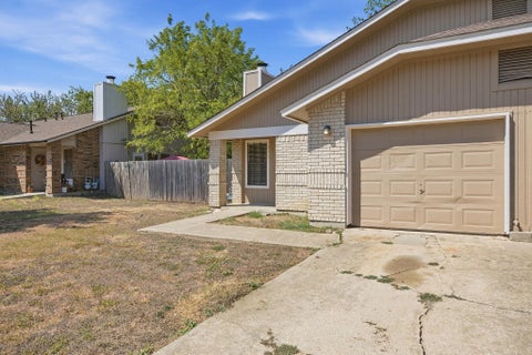 Photo of 904/906 HYRIDGE ST, Round Rock, TX 78664 (MLS # 2184231)