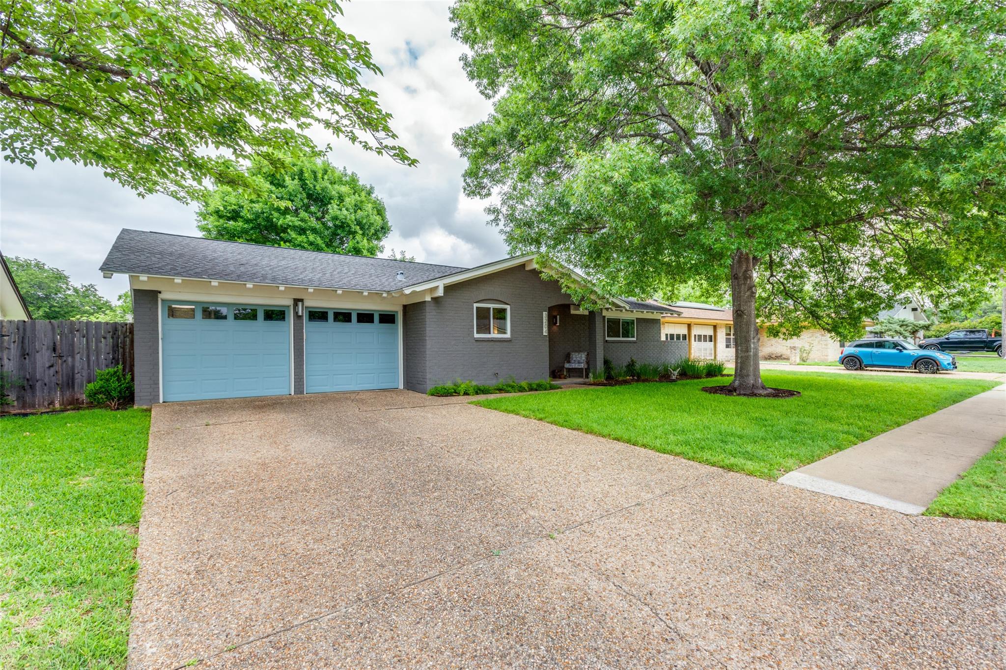 3204 Benbrook DR