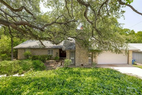 Single Family Residence in Austin TX 8806 Wildridge Dr. DR.jpg