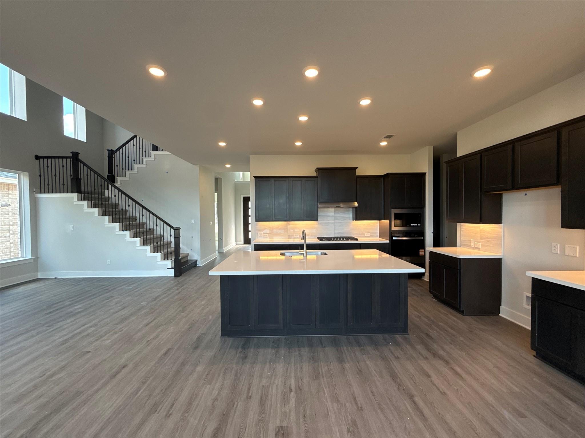 1712 Snowdrop DR
