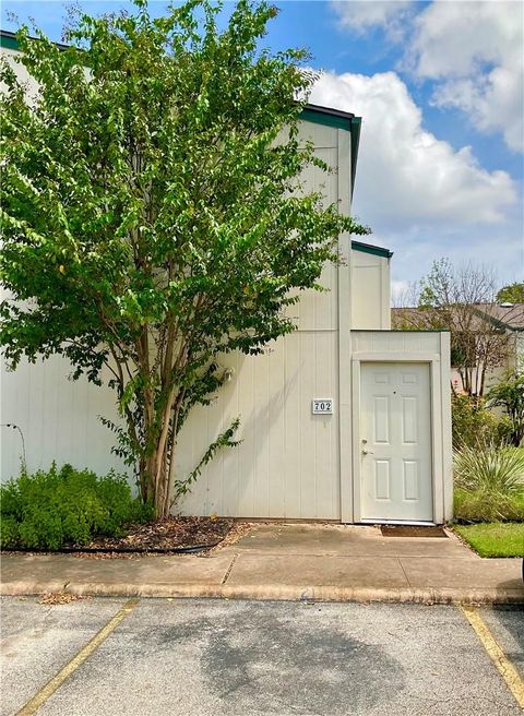 6718 Silvermine DR 702 Austin TX 78736