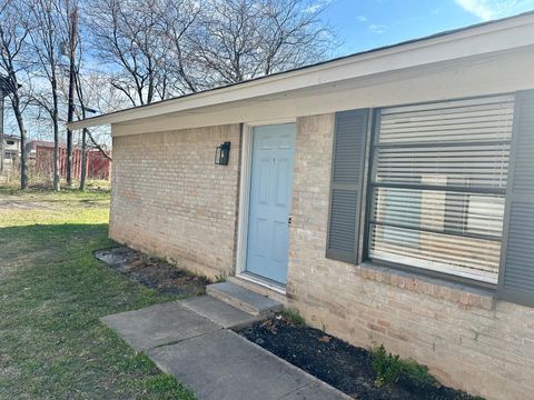 Photo of 836 N Meadows DR #B, Austin, TX 78758 (MLS # 7839850)