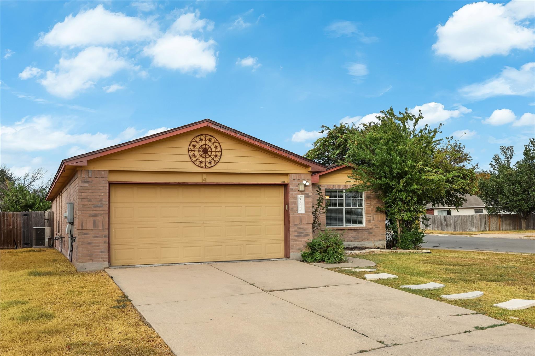3800 Hickox DR