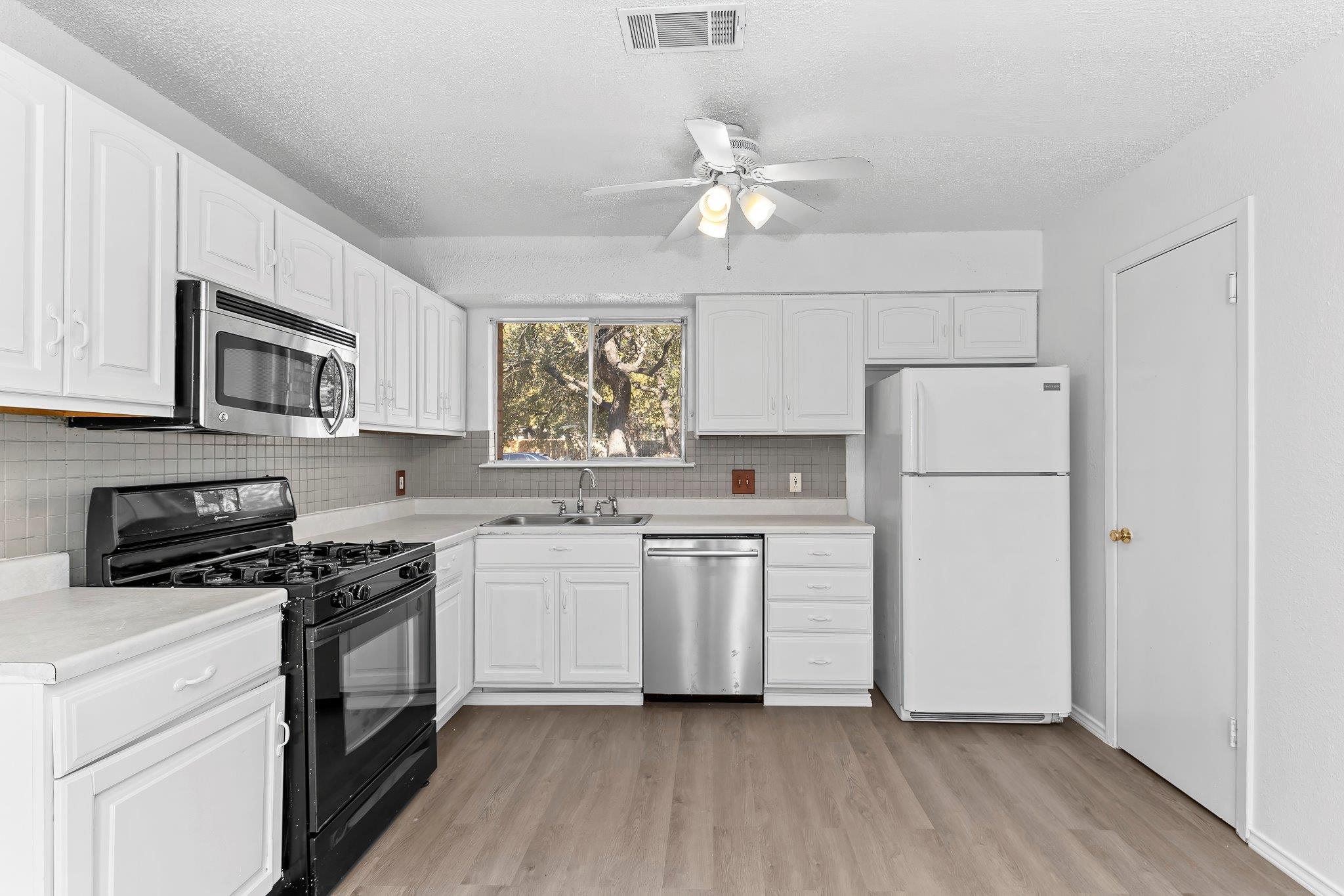 500 Honeysuckle DR