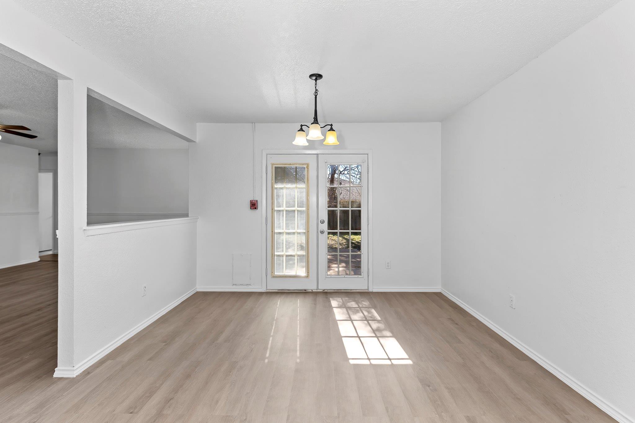 500 Honeysuckle DR