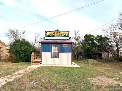 Photo of 1608 School ST, Goldthwaite, TX 76844 (MLS # 6479645)