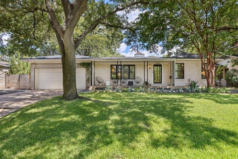 Photo of 2304 Greenlee DR, Austin, TX 78703 (MLS # 9906387)
