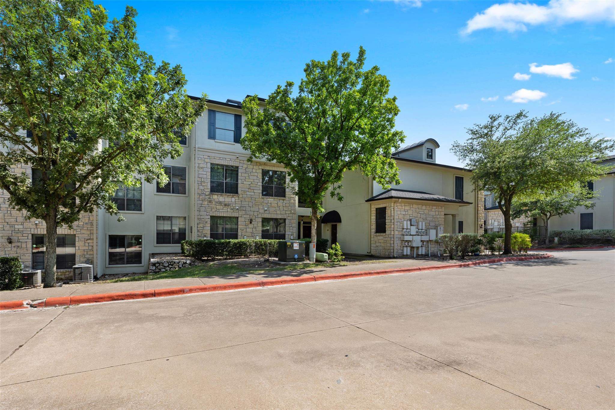 Photo 1 of 32 — 7701 Rialto BLVD 1433, Austin, TX 78735