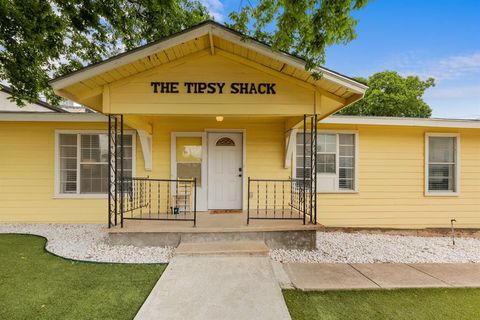 Photo of 102 E Liberty Ave, Round Rock, TX 78664 (MLS # 1496432)
