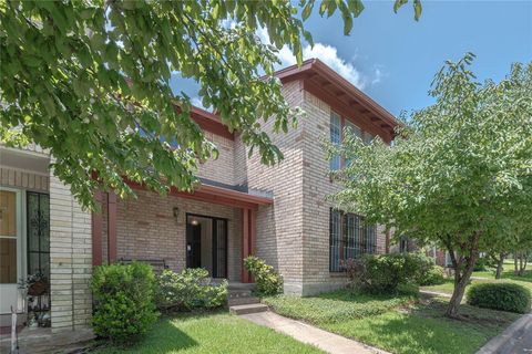 Photo of 2008 Sandberg DR, Austin, TX 78752 (MLS # 4492074)