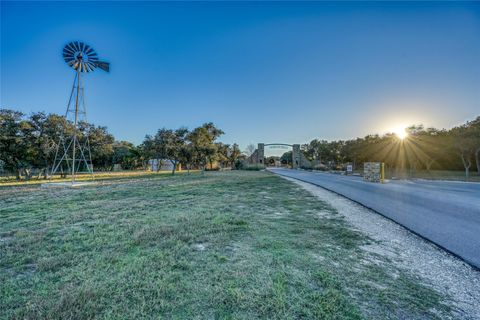 137 Falling Oak Dr DR Blanco TX 78606